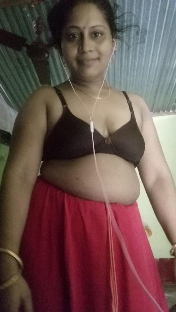 25P BANGLA AUNTY