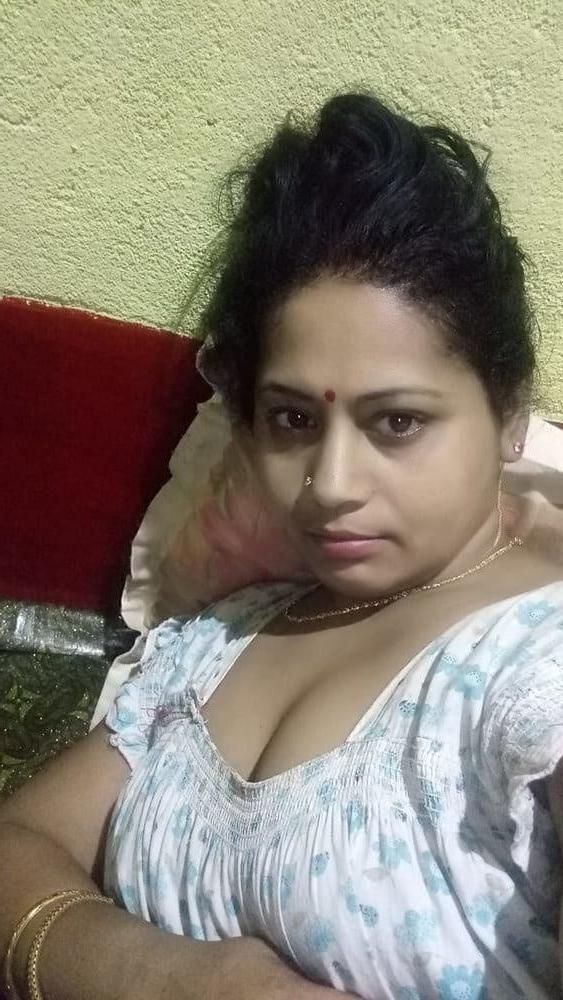 25P BANGLA AUNTY