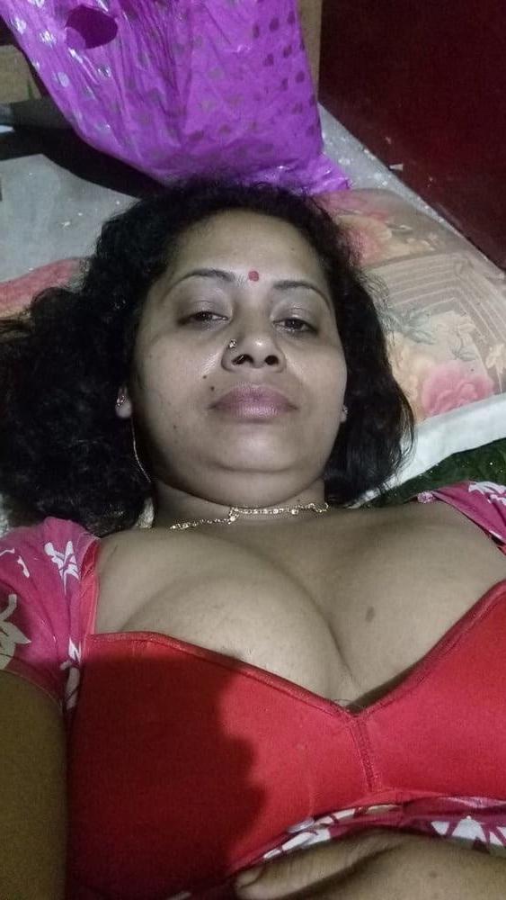 25P BANGLA AUNTY