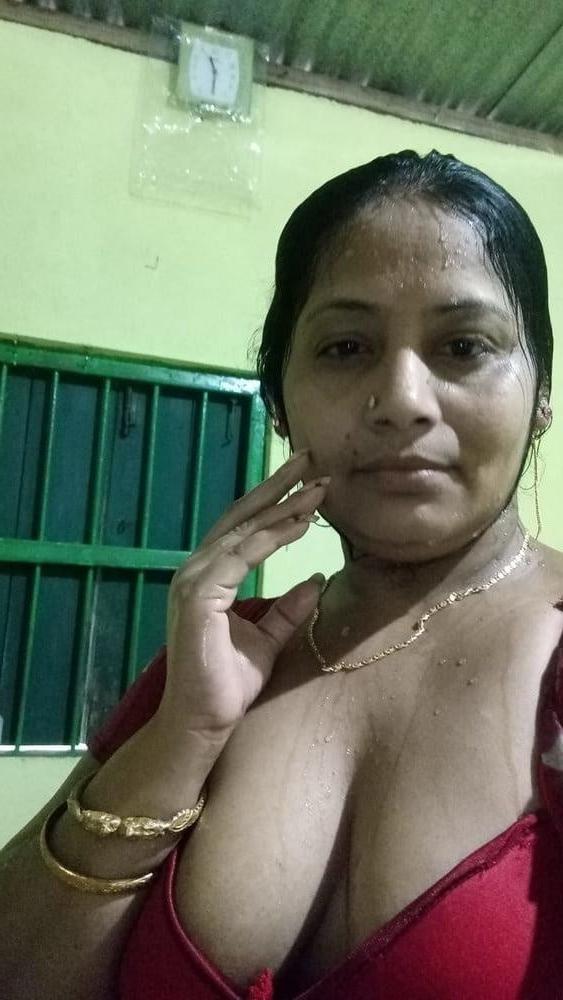 25P BANGLA AUNTY