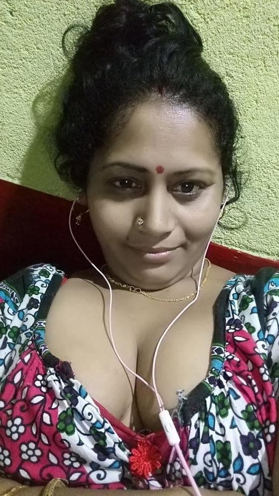 25P BANGLA AUNTY