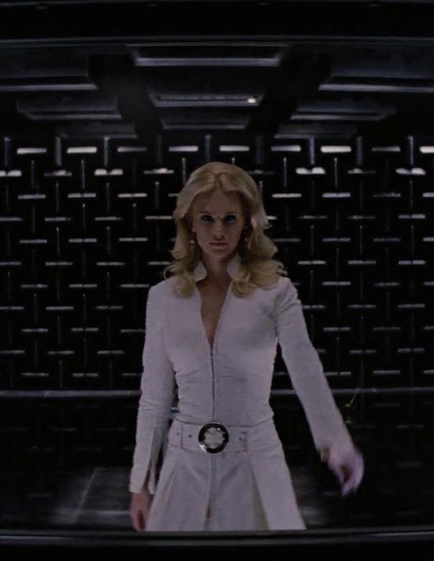 25P Celebrity Boobs - January Jones