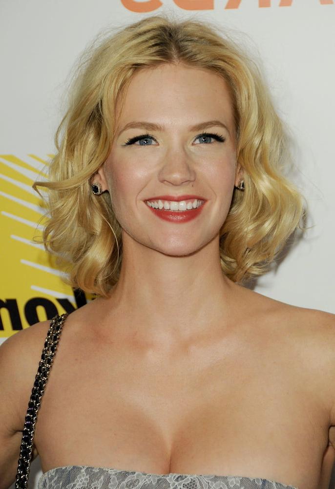 25P Celebrity Boobs - January Jones
