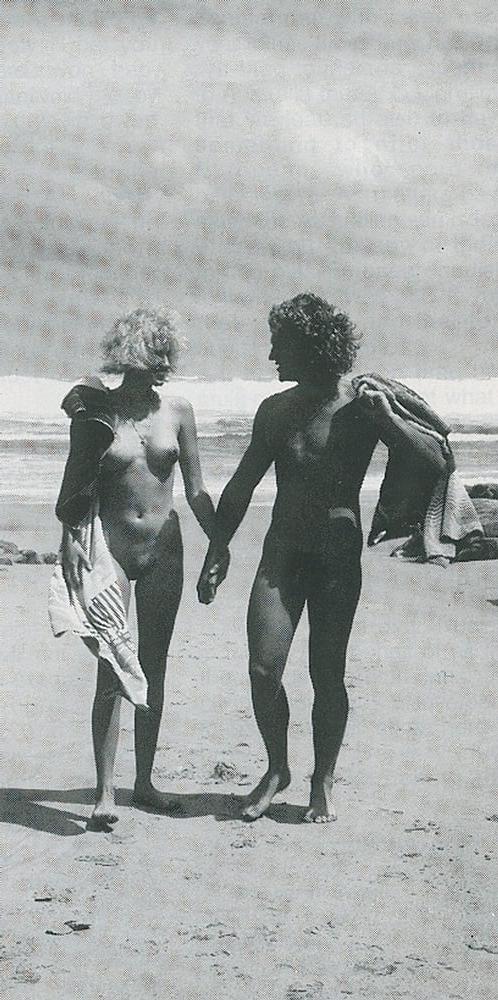 25P Naked people of vintage photos