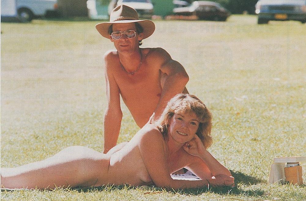 25P Naked people of vintage photos