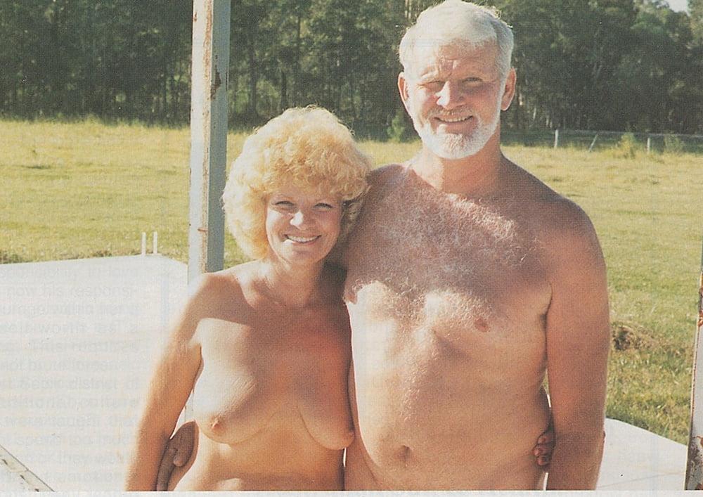25P Naked people of vintage photos