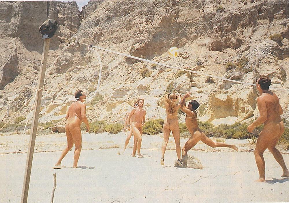 25P Naked people of vintage photos
