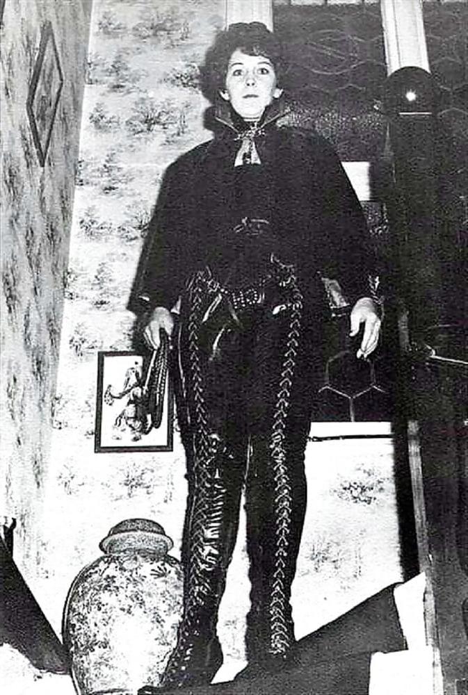 23P Vintage Mistress and Maid