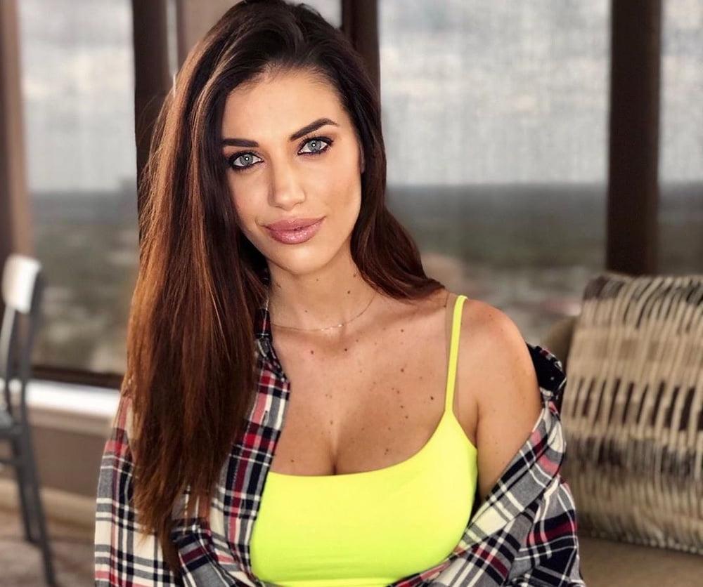 12P Eleonora Boi sexy italian journalist