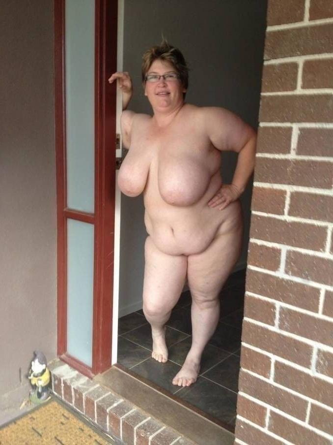25P More naked housewives 2