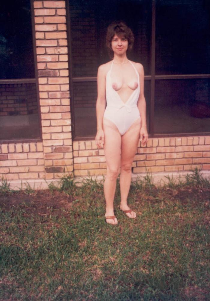 25P Vintage milf Ari