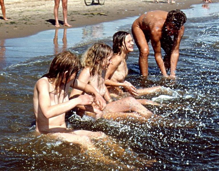 25P Naked people of vintage photos Vol. 4