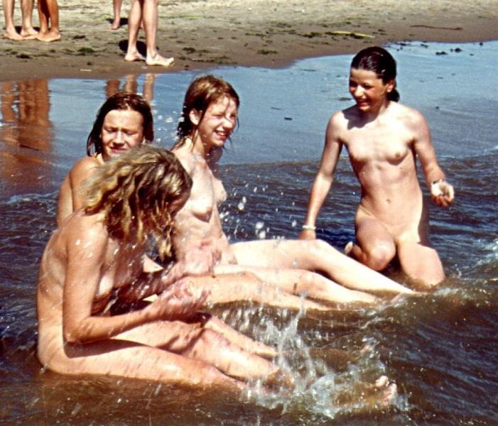 25P Naked people of vintage photos Vol. 4