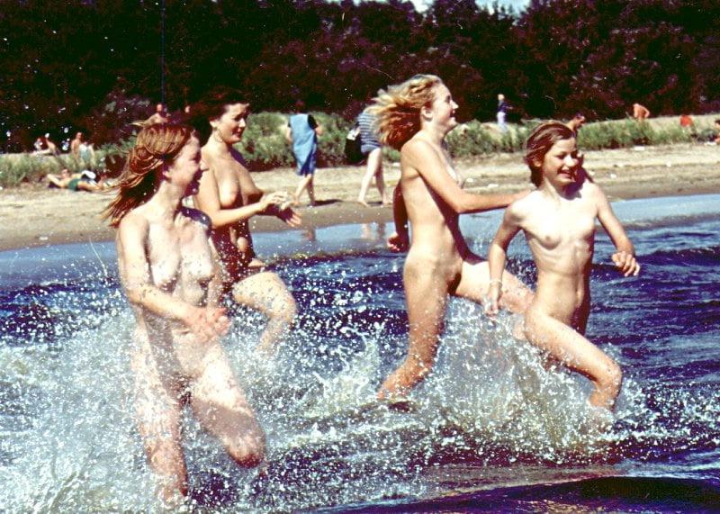 25P Naked people of vintage photos Vol. 4