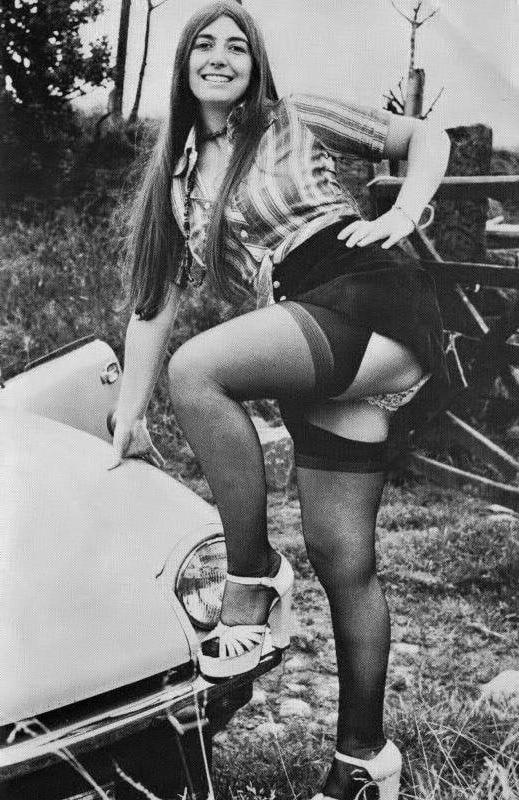 25P Vintage nylons legs