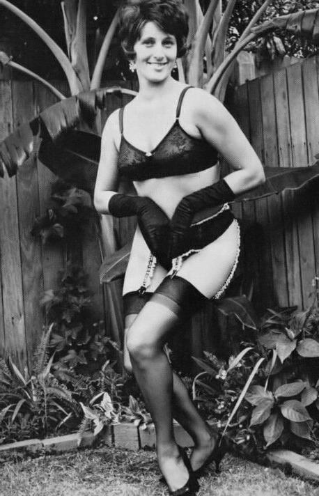 25P Vintage nylons legs