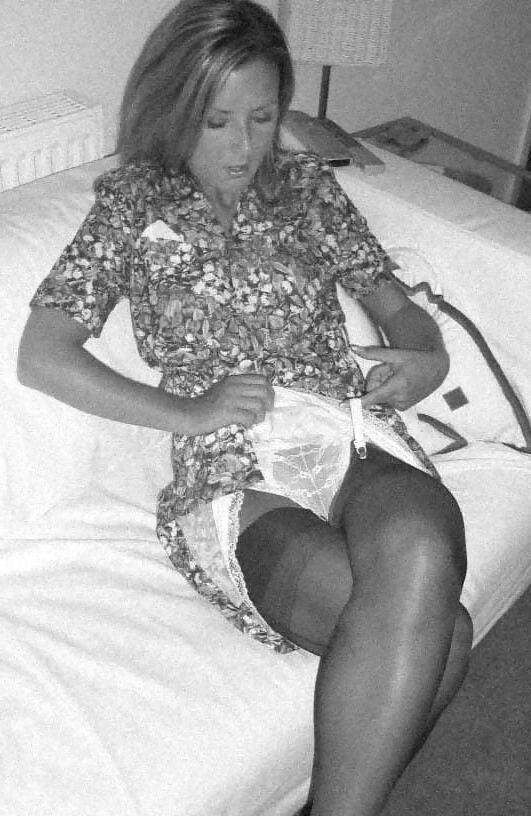 25P Vintage nylons legs