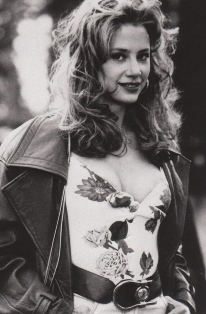 25P Celebrity Boobs - Mira Sorvino