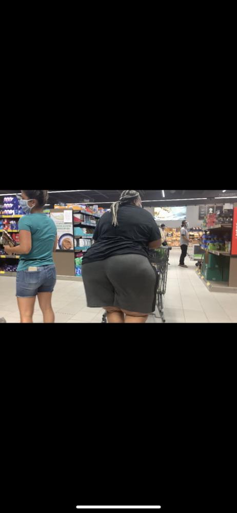 11P HUMONGOUS ASS GILF IN SWEAT SHORTS