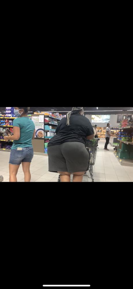 11P HUMONGOUS ASS GILF IN SWEAT SHORTS