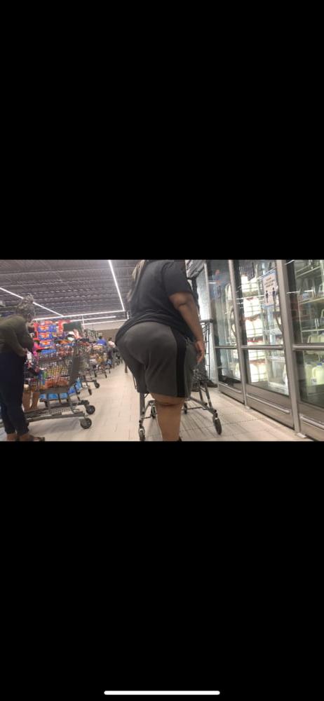 11P HUMONGOUS ASS GILF IN SWEAT SHORTS