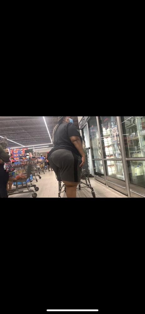 11P HUMONGOUS ASS GILF IN SWEAT SHORTS