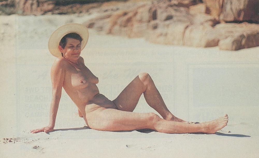 25P Naked people of vintage photos Vol. 2