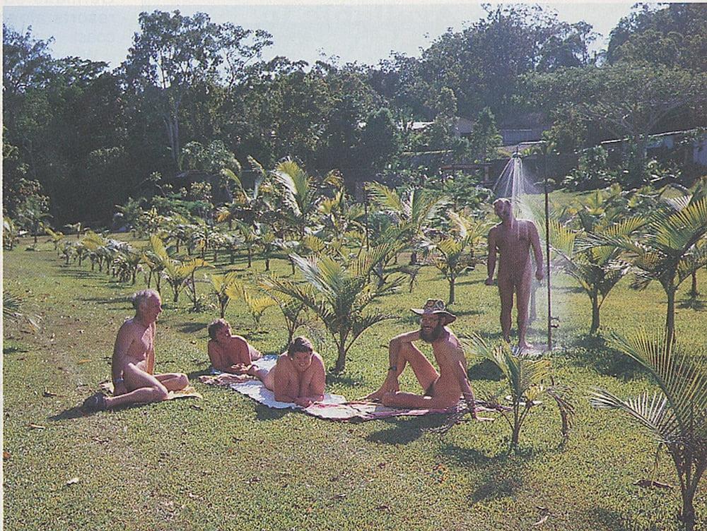 25P Naked people of vintage photos Vol. 2