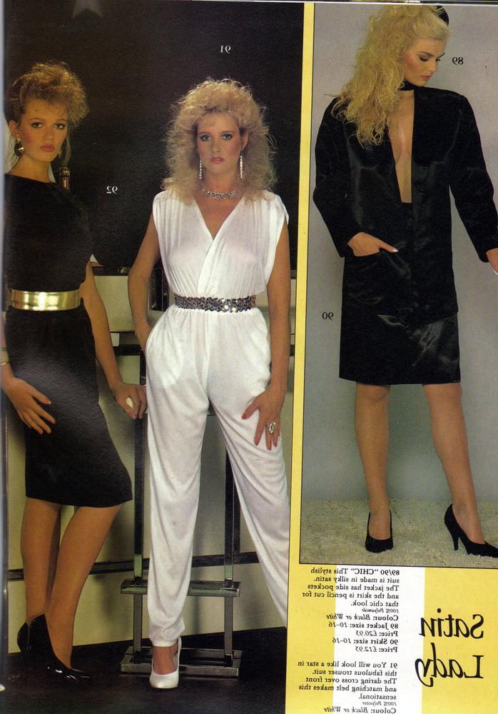 25P Vintage lingerie catalogues, mainly 1980's