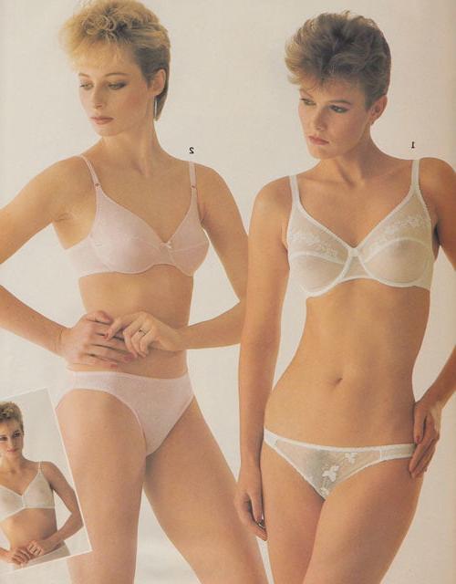 25P Vintage lingerie catalogues, mainly 1980's