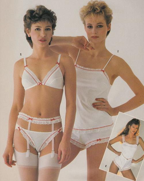 25P Vintage lingerie catalogues, mainly 1980's