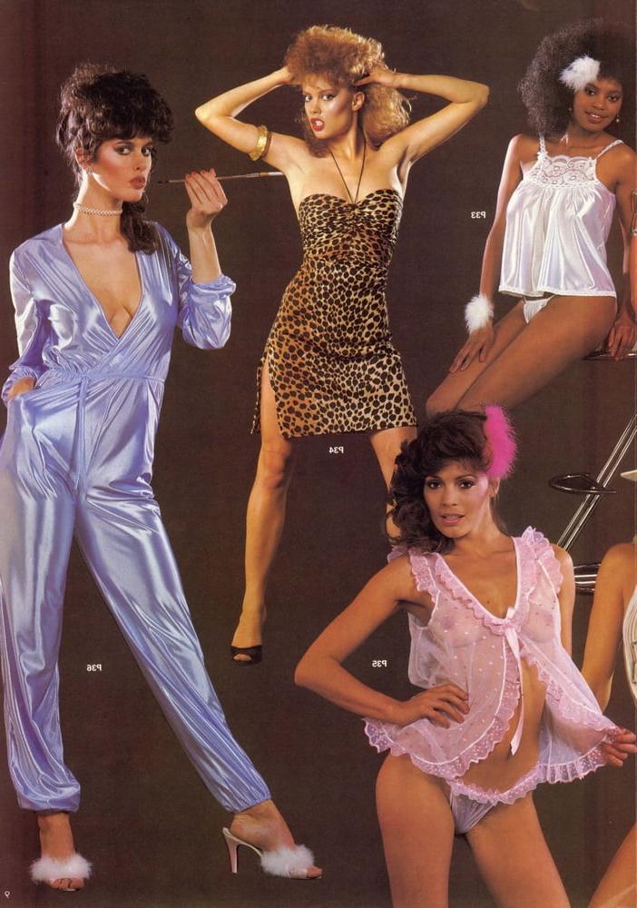 25P Vintage lingerie catalogues, mainly 1980's