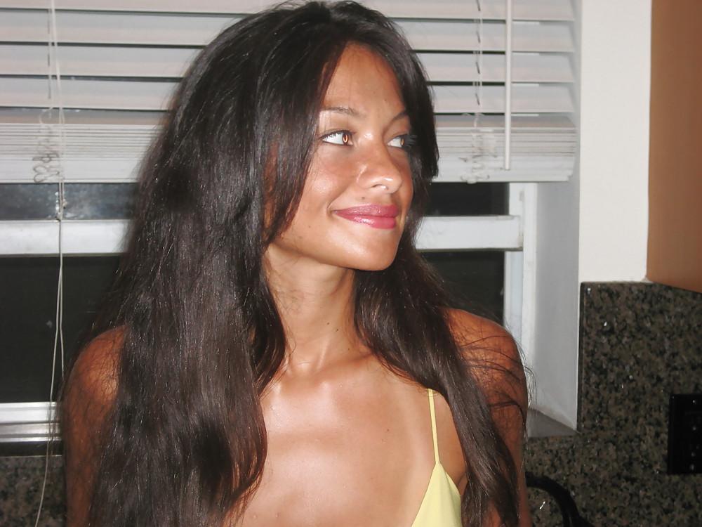 25P Sweet Exotic MILF