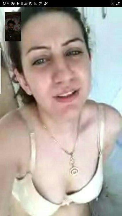 20P Iranian beautiful girl taking nude selfies