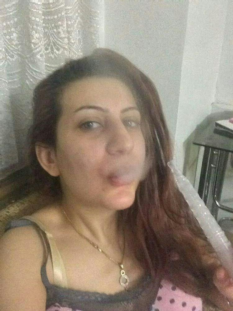 20P Iranian beautiful girl taking nude selfies