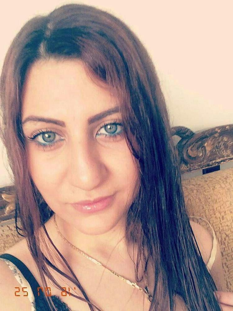 20P Iranian beautiful girl taking nude selfies