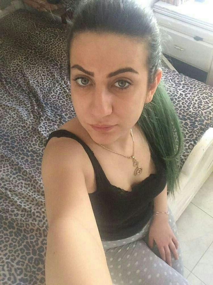 20P Iranian beautiful girl taking nude selfies