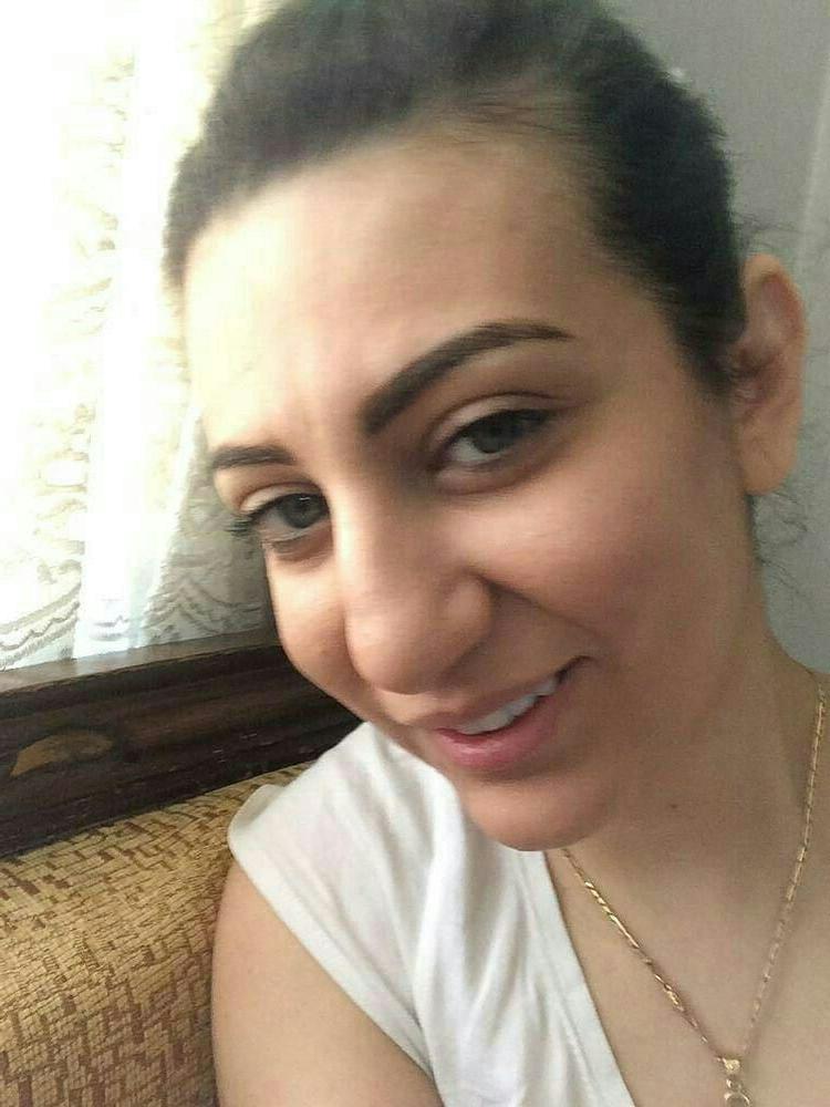 20P Iranian beautiful girl taking nude selfies