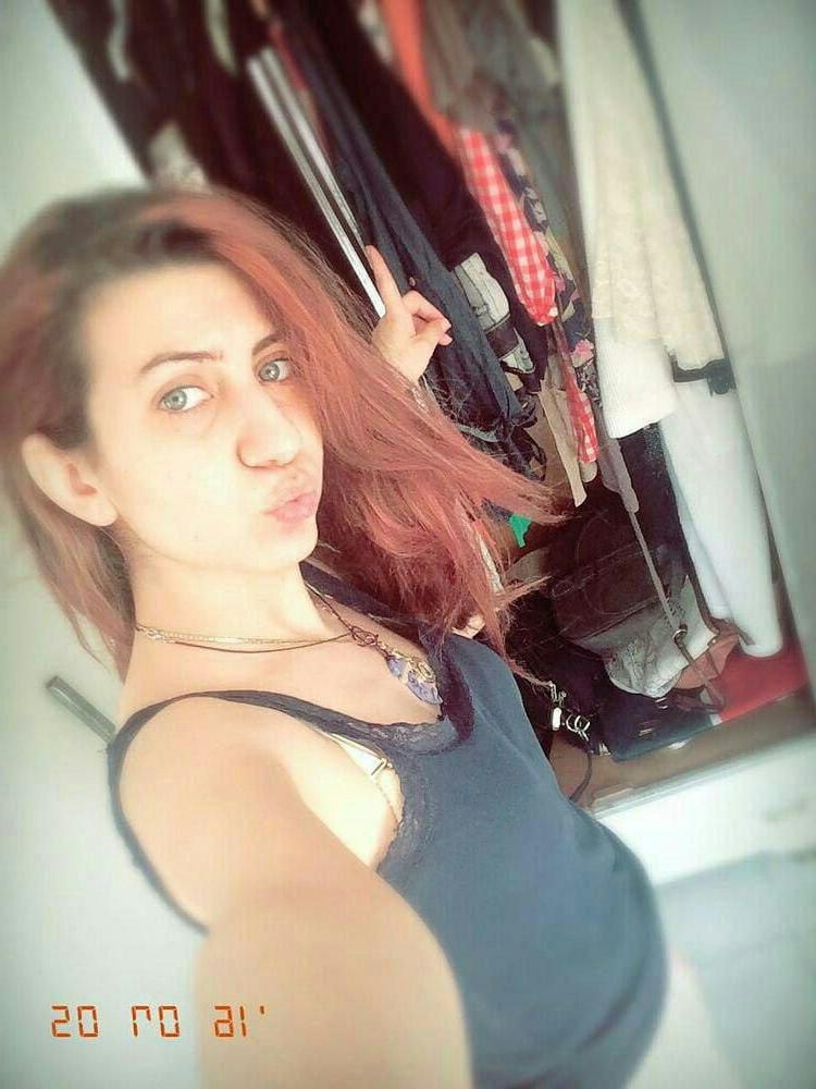 20P Iranian beautiful girl taking nude selfies