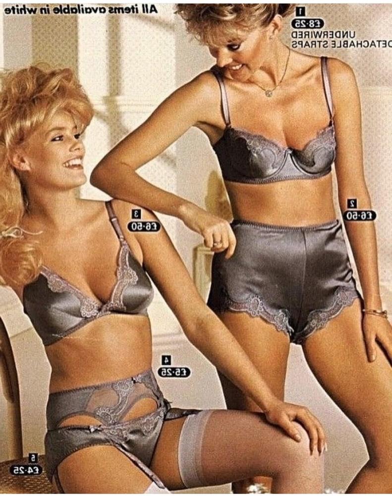 25P Vintage lingerie catalogues, mainly 80's