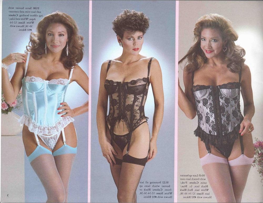 25P Vintage lingerie catalogues, mainly 80's