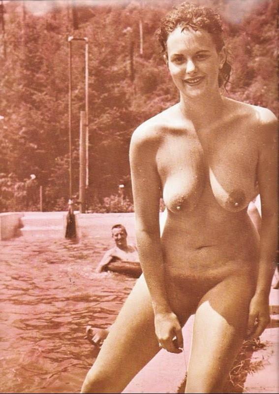 25P Naked Vintage Girls 65