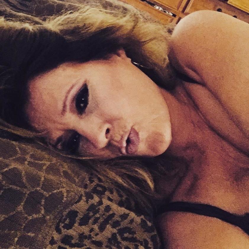 25P 52 Naughty Gilf