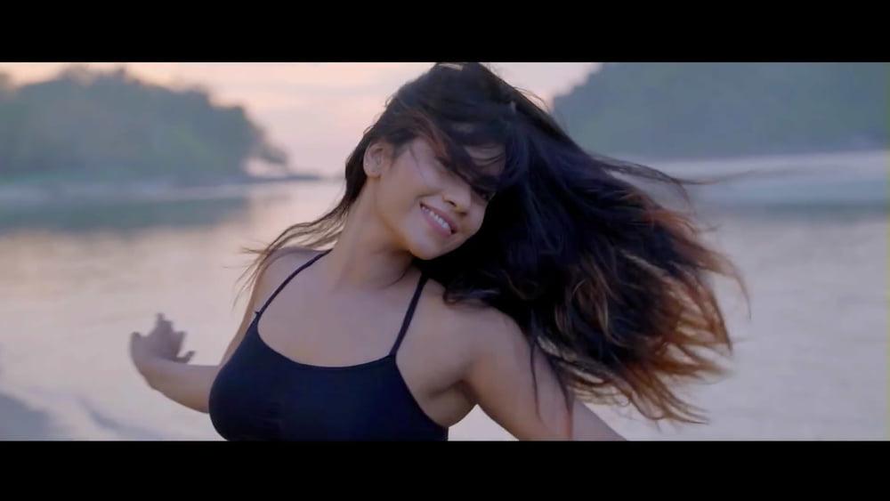 25P sl actress hot saree and armpit