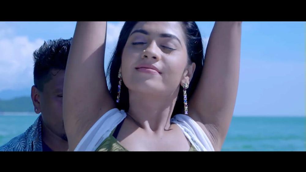 25P sl actress hot saree and armpit