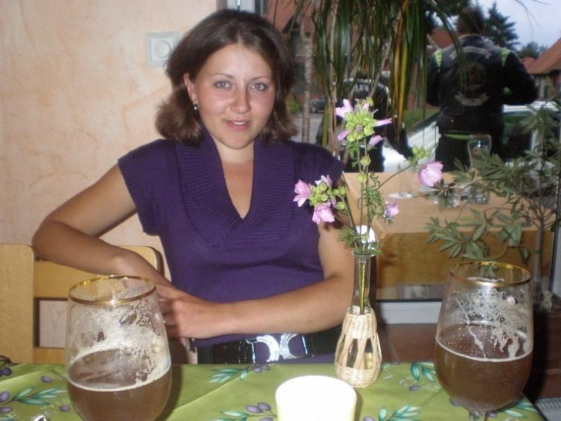25P Yulia is from Brovary and works as a teacher. But she SW, an