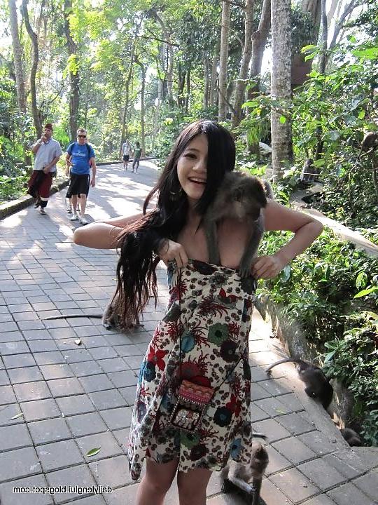 4P Taiwan babe with monky