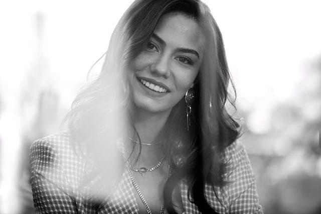 25P Turkish Celebrity Demet Ozdemir