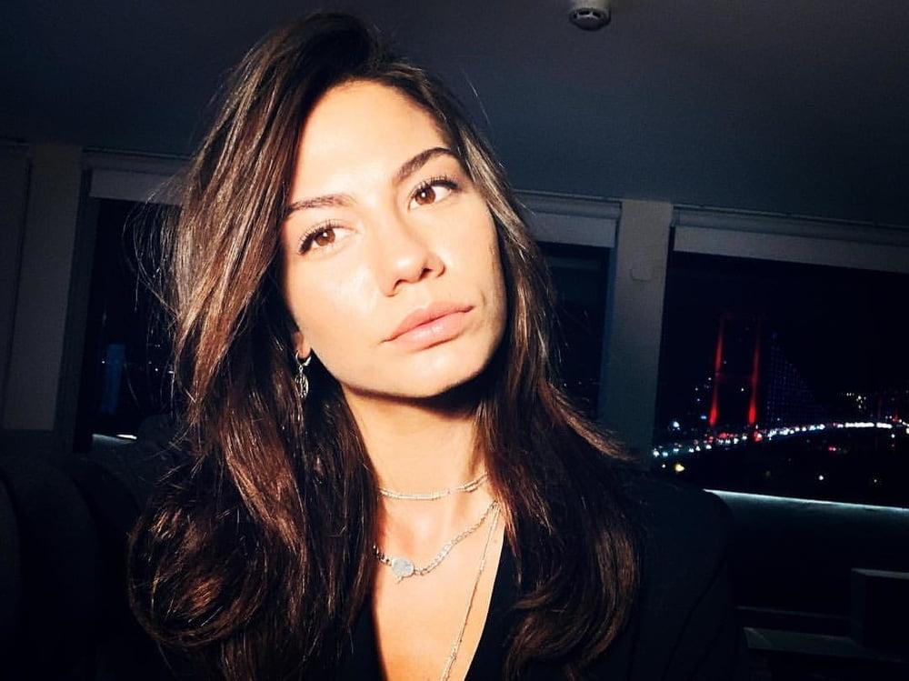 25P Turkish Celebrity Demet Ozdemir
