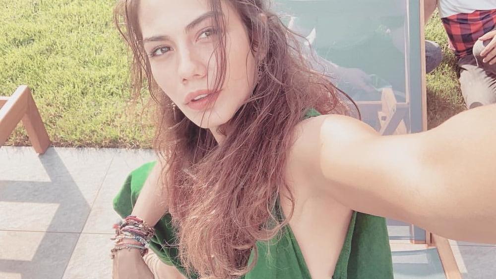 25P Turkish Celebrity Demet Ozdemir